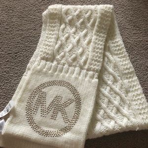 NWT Michael Kors Ivory cable scarf !!!
